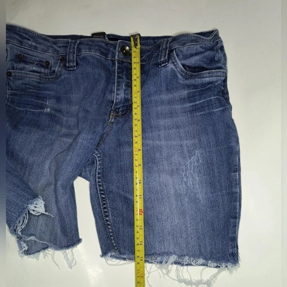 Refuge Women's Juniors Low Rise Cut Off Bermuda Stretchy Jean Shorts, 13R - Picture 9 of 11